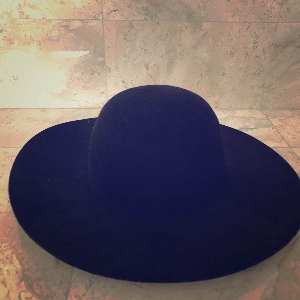 Almost new J.crew black hat.